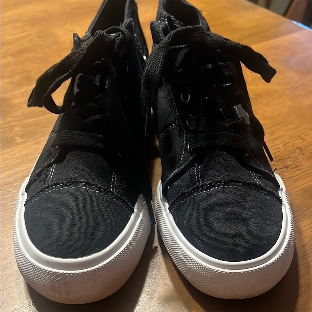 Jenn Ardor Women's Black Sneakers with side zipper